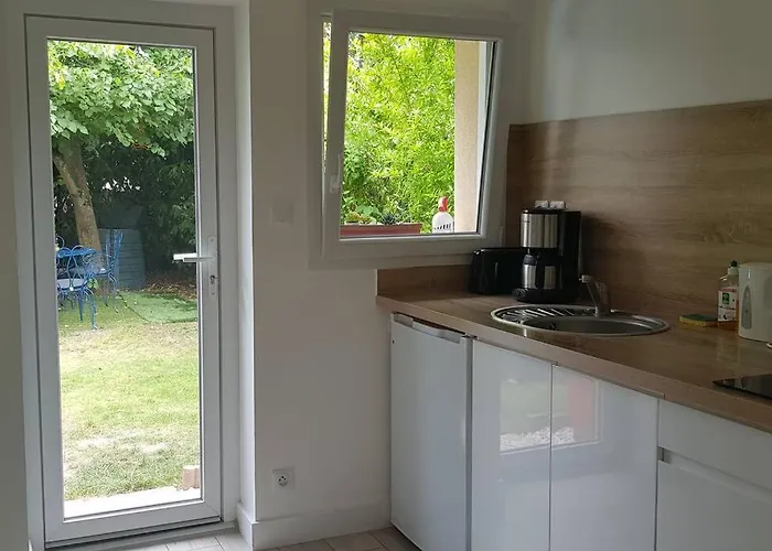 Ty-yan Apartment Tours